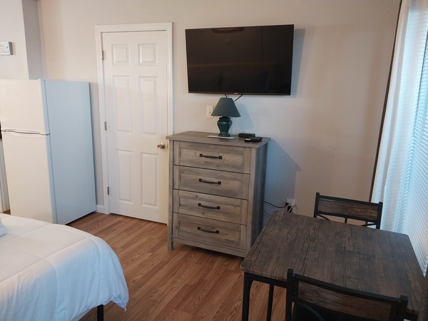 Economy King Bed No Ocean View Photo 6