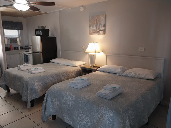 Economy Two Doubles No Ocean View Photo 4