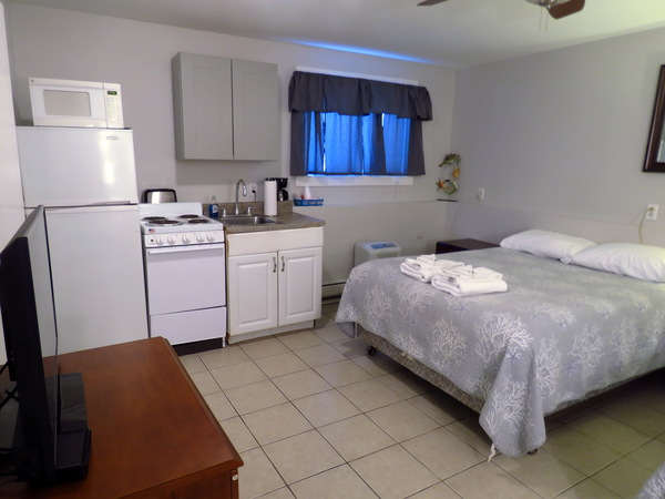 Economy Two Doubles No Ocean View Photo 3