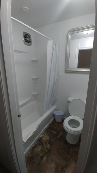 Economy One Queen No Ocean View Photo 5