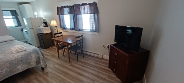 Economy One Queen No Ocean View Photo 1